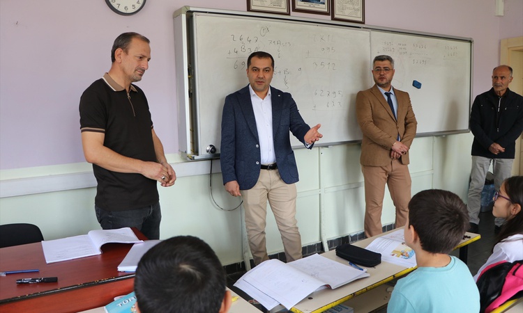 Ayrıntılar Netleşti: Elazığ'ın Keban Kaymakamı Onur, Fevzi Çakmak İlkokulunda öğrencilerle buluştu - Son Dakik