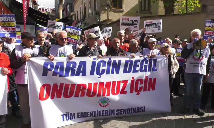 Ayrıntılar Netleşti: Emekliler Kadıköy'de AYM önünde canına kıyan emekli polis için 'siyasi cinayet' dedi
