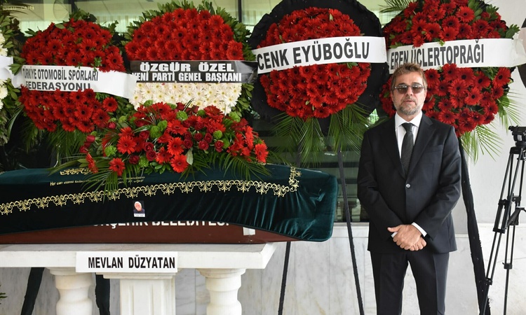 Ayrıntılar Netleşti: Engin Altan Düzyatan'ın babası Mevlan Düzyatan, İzmir'de toprağa verildi | İşte Tüm Ayrın