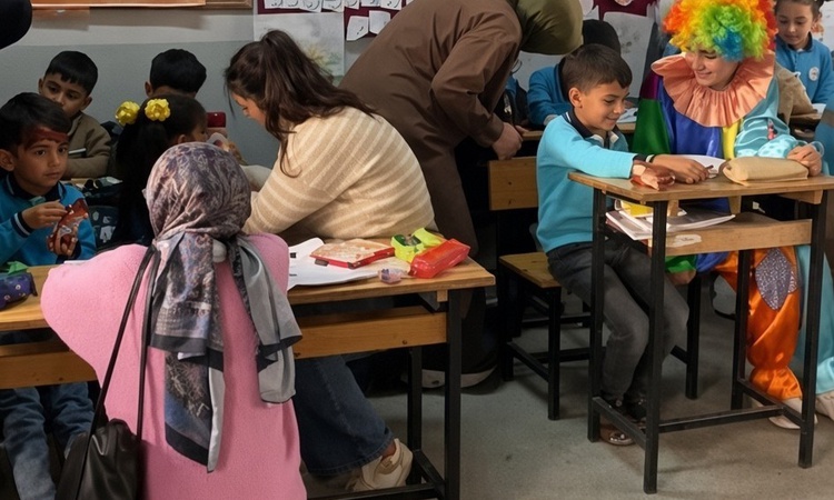 Ayrıntılar Netleşti: Erzincan'da gönüllü üniversiteliler köy okulu çocuklarına palyaçolu gün yaşattı - Son Dak