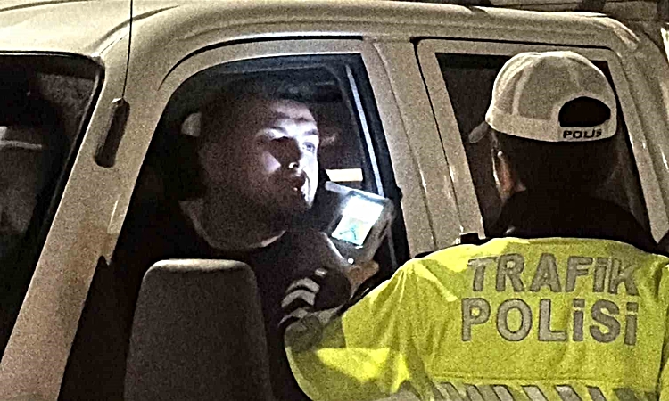 Ayrıntılar Netleşti: Eskişehir'de 100 polisin katıldığı denetimde 13 araca 60 bin 297 TL ceza kesildi - Son Da