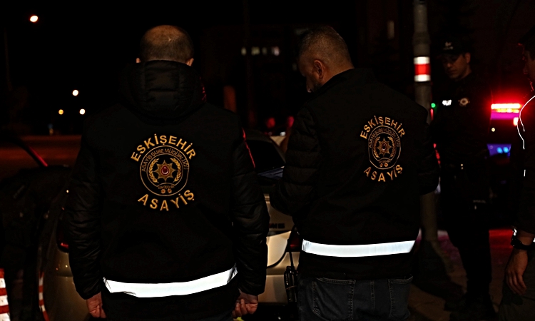 Ayrıntılar Netleşti: Eskişehir'de 100 polisli trafik denetiminde 13 sürücüye 60 bin 297 lira ceza kesildi: Gel