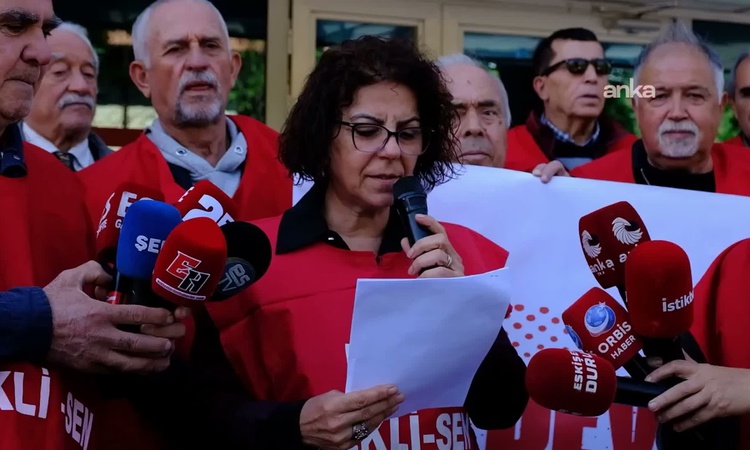 Ayrıntılar Netleşti: Eskişehir'de emekliler SGK önünde seyyanen zam talebiyle eylem yaptı - Son Dakika Bilgile