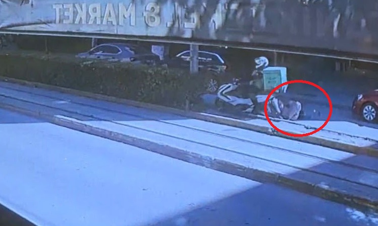 Ayrıntılar Netleşti: Eskişehir Odunpazarı'nda kurye motosikleti yayaya çarptı, 2 yaralıdan biri ağır
