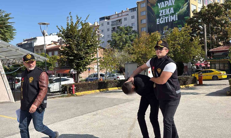 Ayrıntılar Netleşti: Eskişehir'de öğrenciye zorla tespih satıp 100 TL'sini alan şüpheliye ev hapsi verildi