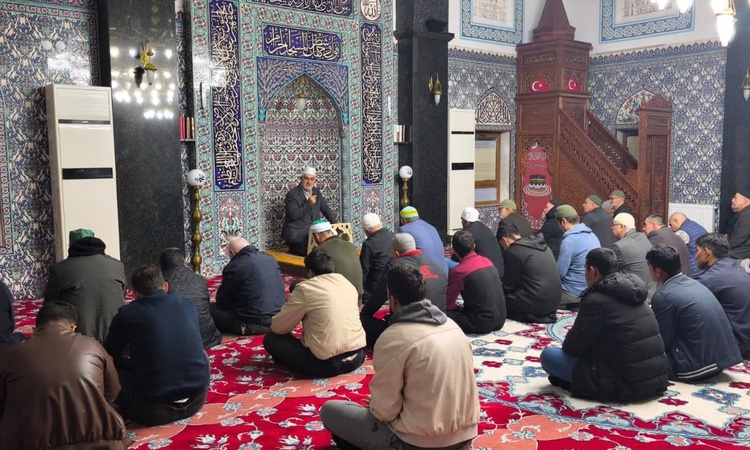Ayrıntılar Netleşti: Eskişehir Sivrihisar'da Cuma sabah namazı buluşmasına yoğun ilgi gösterildi ve Merak Edil