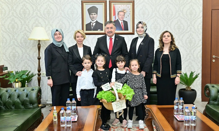 Ayrıntılar Netleşti: Eskişehir Valisi Yılmaz anaokulu öğrencilerinden iklim projelerini dinledi - Son Dakika B