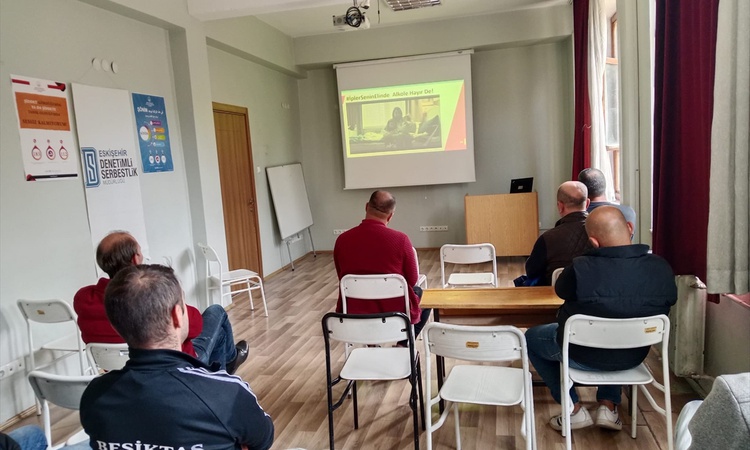 Ayrıntılar Netleşti: Eskişehir'de yükümlülere alkol farkındalık semineri düzenlendi: Gelişmeler Takip Ediliyor