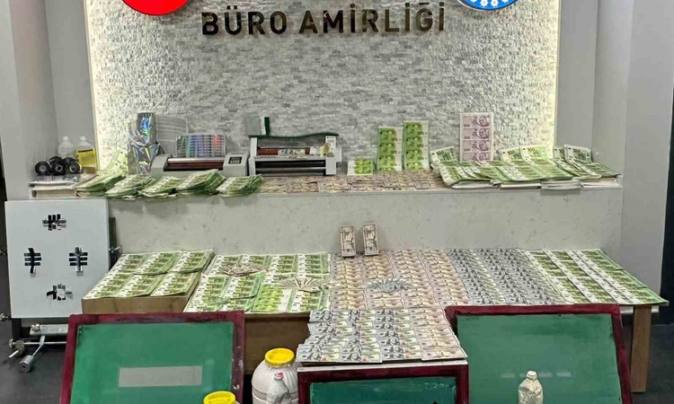 Ayrıntılar Netleşti: Fatih'te sahte para operasyonunda 963 bin 800 Euro ile 91 bin 100 Dolar ele geçirildi: Ge