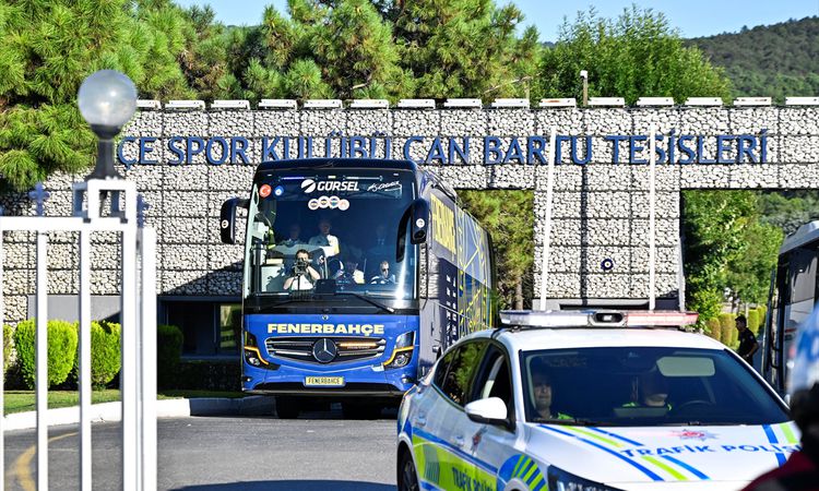 Ayrıntılar Netleşti: Fenerbahçe derbi için stada hareket etti ve Merak Edilenler