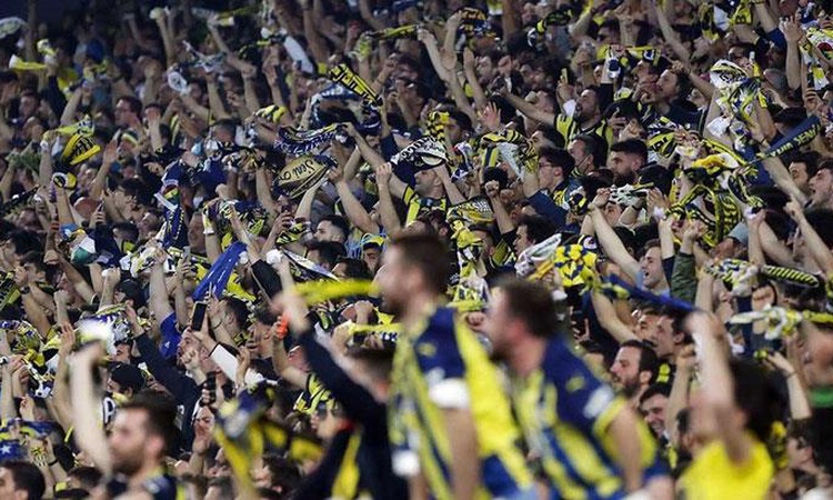 Ayrıntılar Netleşti: Fenerbahçe taraftarından yönetime çağrı! Dünyaca ünlü hocayı istiyorlar ve Merak Edilenle