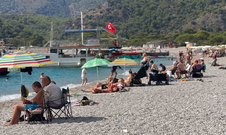 Ayrıntılar Netleşti: Fethiye'de eylül sonunda deniz suyu 28 derece ölçüldü, sahiller turist akınına uğradı | İ
