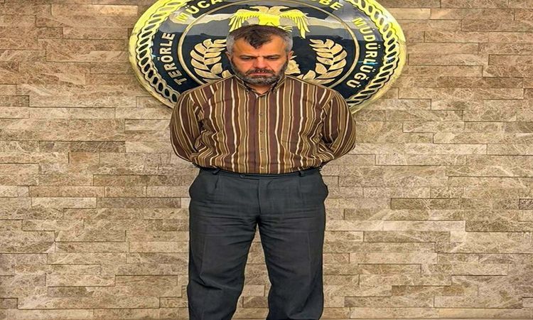 Ayrıntılar Netleşti: FETÖ Suikast Timi Üyesine Maddi Destek Sağlayan 10 Şüpheli Gözaltında: Gelişmeler Takip E