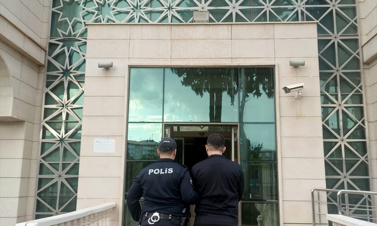 Ayrıntılar Netleşti: Gaziantep İslahiye'de aranan 2 hükümlü yakalanıp cezaevine teslim edildi - Son Dakika Bil