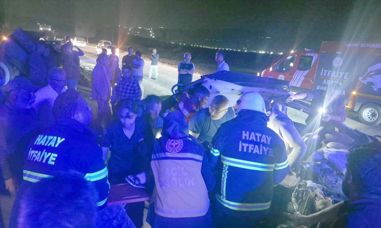 Ayrıntılar Netleşti: Gaziantep İslahiye'de dün akşam yaşanan 2 ayrı kazada 4 kişi ağır yaralandı