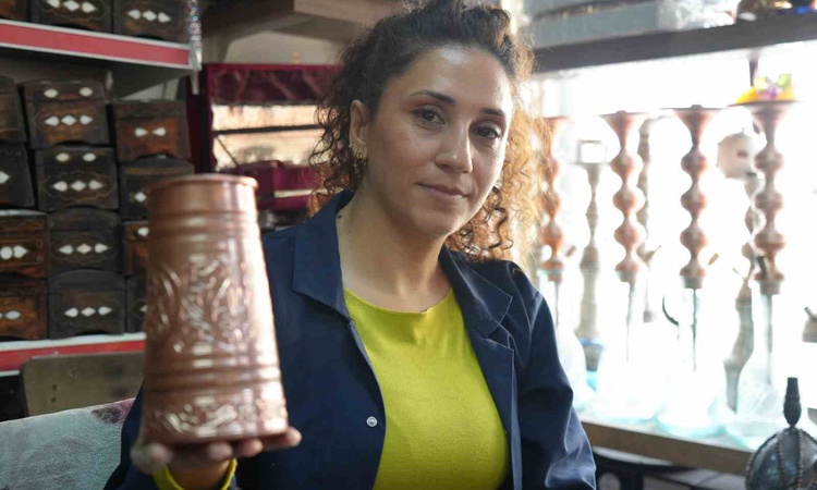 Ayrıntılar Netleşti: Gaziantep'te bakır ustası Seda Çetin 11 yıldır erkek ustalara taş çıkartıyor