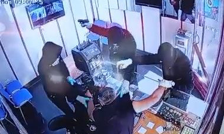 Ayrıntılar Netleşti: Gaziantep'te kuyumcuya biber gazı sıkıp 850 gram altınla kaçan 3 şüpheli aranıyor ve Mera
