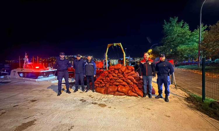 Ayrıntılar Netleşti: Gemlik Kumsaz'da 1.500 kilogram canlı midyeye el konuldu, 174 bin 403 TL ceza kesildi