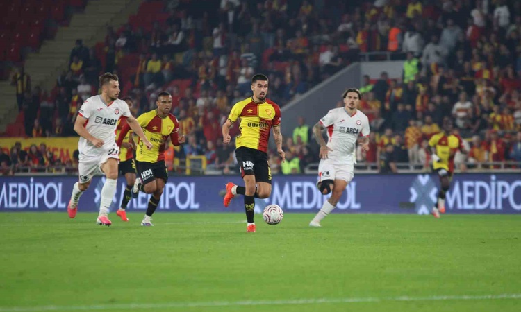 Ayrıntılar Netleşti: Göztepe, Çorum FK karşısında Antunes ve Juan'ın golleriyle ilk yarıda 2-0 öne geçti: Geli
