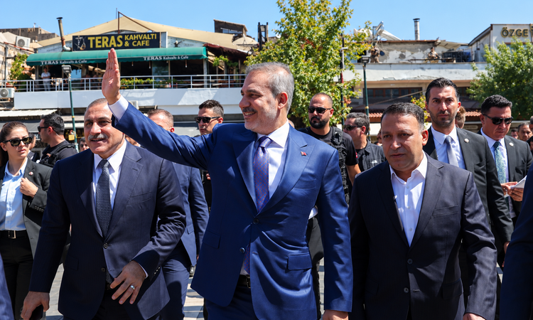 Ayrıntılar Netleşti: Hakan Fidan'dan Diyarbakır'da 'süreç' mesajı: Sorunlar diyalogla çözülmeli ve Merak Edile