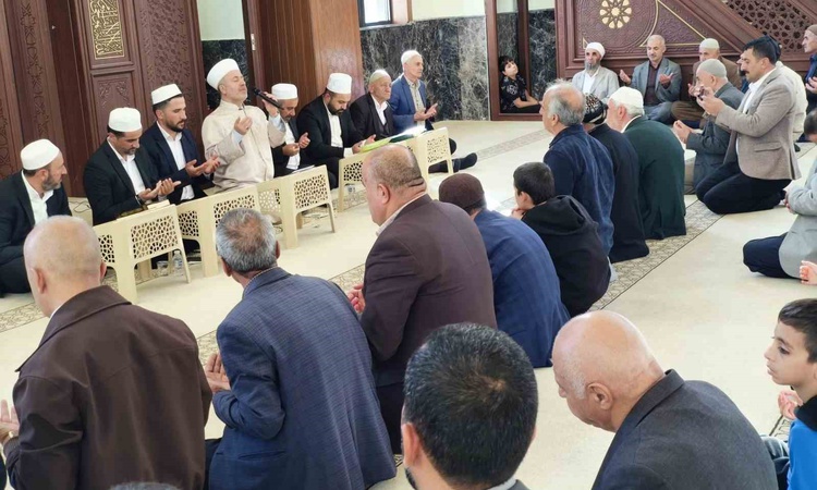 Ayrıntılar Netleşti: Hakkari'de vefat eden din görevlileri ve hademe-i hayrat mevlit programıyla anıldı: Geliş