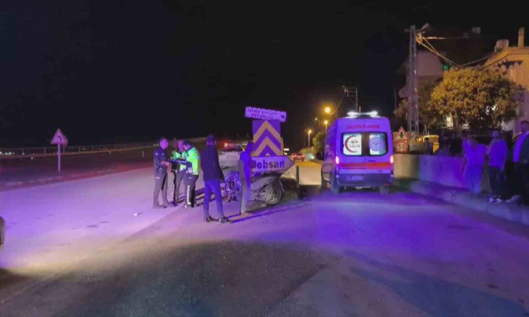 Ayrıntılar Netleşti: Hatay Antakya'da bariyere çarpan motosikletteki 2 kişi yaralandı ve Merak Edilenler