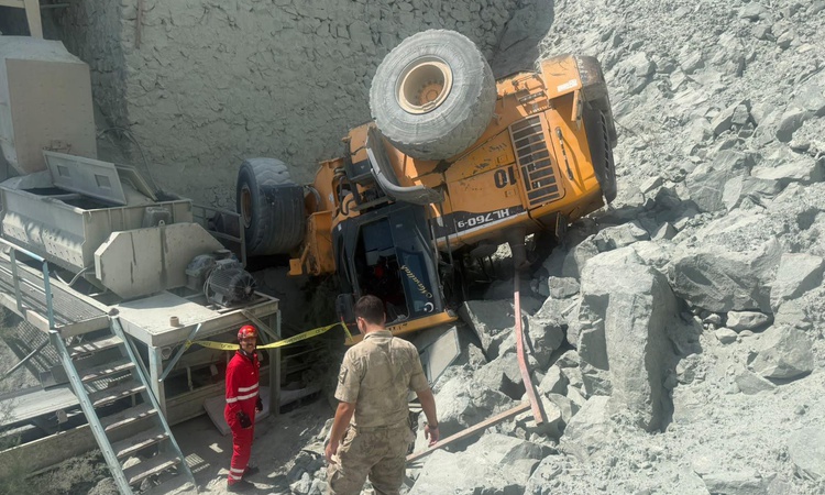 Ayrıntılar Netleşti: Hatay Antakya'da taş ocağında devrilen iş makinesinin altında kalan Ömer Bolat öldü - Son