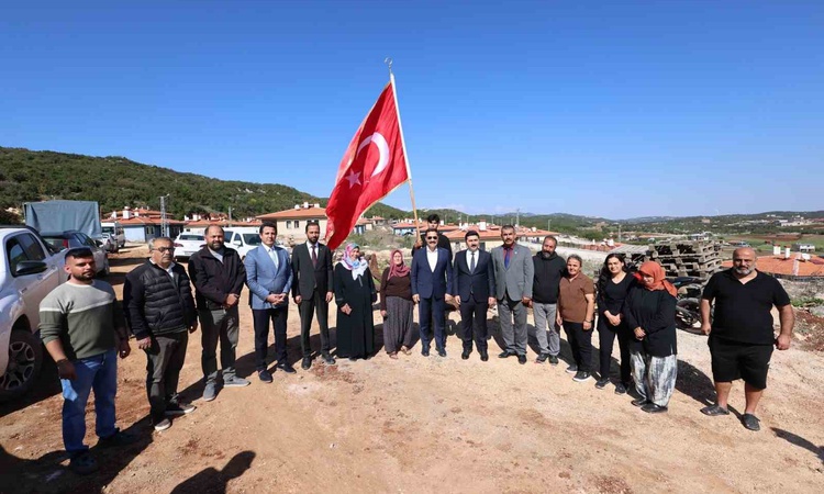 Ayrıntılar Netleşti: Hatay Valisi Masatlı, Yayladağı'nda afet konutlarına yerleşen ailelerle buluştu | İşte Tü
