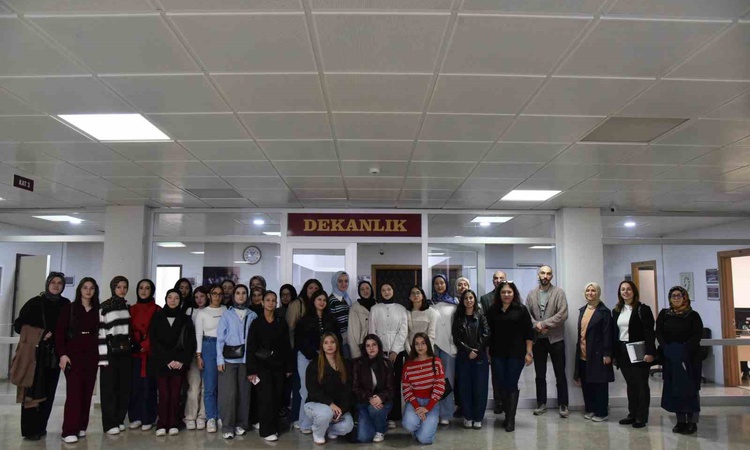 Ayrıntılar Netleşti: Hendek'ten gelen lise öğrencileri Düzce Üniversitesi'nde özel eğitimi tanıdı: Gelişmeler