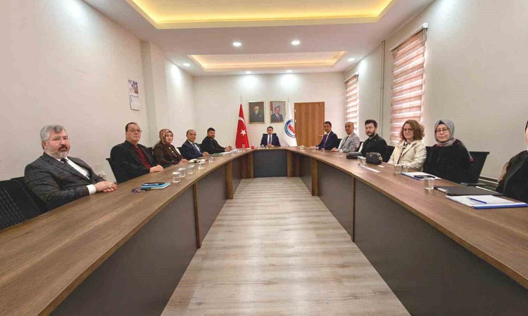 Ayrıntılar Netleşti: Hisarcık Kaymakamı Atam, çocuk koruma ve kadına şiddet toplantısına başkanlık etti ve Mer