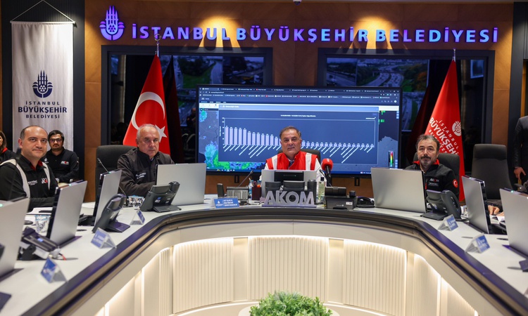Ayrıntılar Netleşti: İBB, İstanbul'da yoğun yağışta 15 raylı sistem hattında seferleri 02.00'ye kadar uzattı v