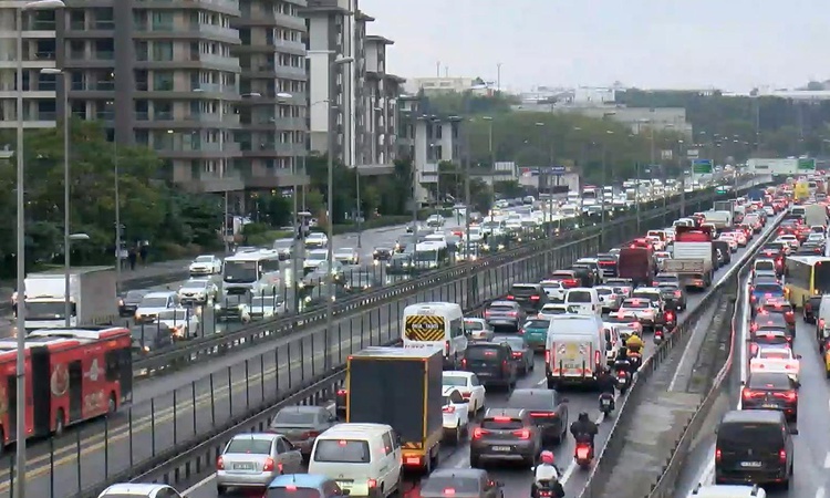 Ayrıntılar Netleşti: İstanbul'da akşam saatlerinde trafik yoğunluğu yüzde 89'a çıktı - Son Dakika Bilgileri