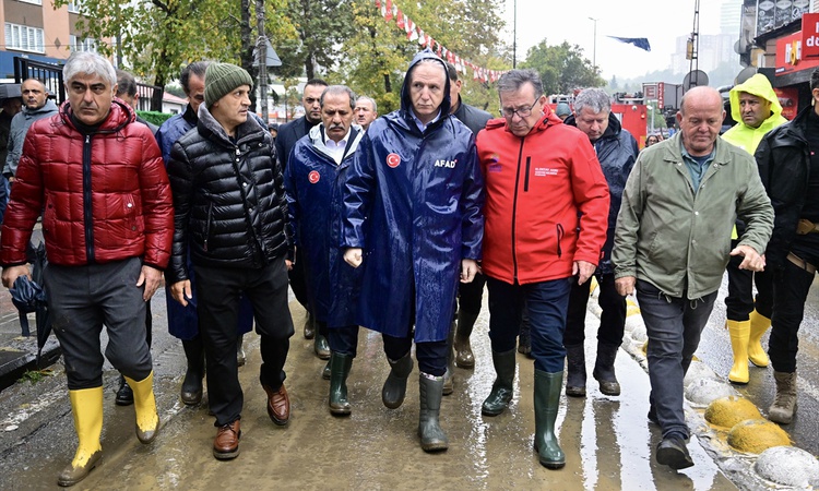 Ayrıntılar Netleşti: İstanbul Valisi Davut Gül, selde yaklaşık 2 bin 500 kişinin kurtarıldığını tüm detaylarıy