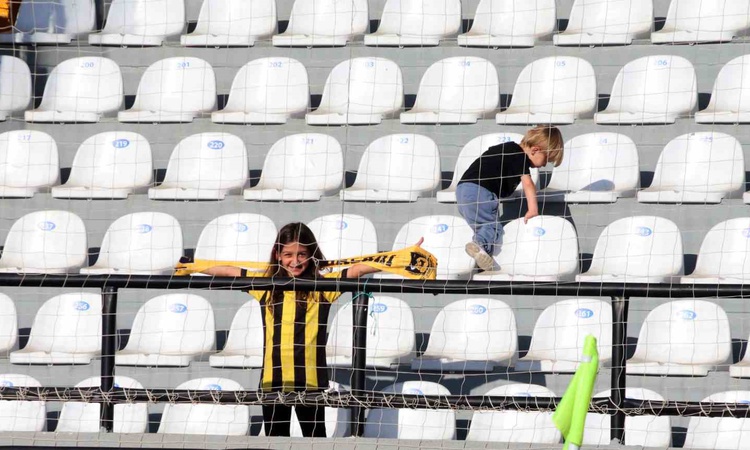 Ayrıntılar Netleşti: İstanbulsporlu baba, iki çocuğuyla Muğla deplasmanında takımını yalnız destekledi ve Mera