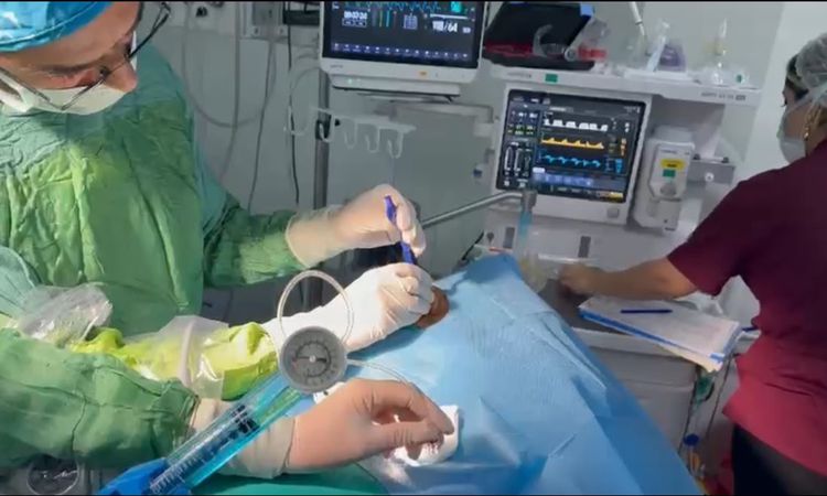 Ayrıntılar Netleşti: İzmir’den Siirt’e östaki tuboplasti ameliyatı için geldi: Gelişmeler Takip Ediliyor