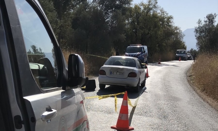 Ayrıntılar Netleşti: İzmir Kemalpaşa'da otomobilinde tüfekle vurulan kişi yaşamını yitirdi - Son Dakika Bilgil