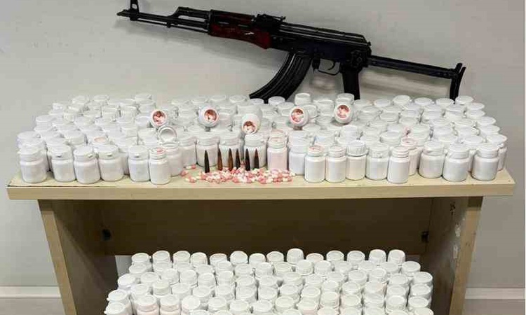 Ayrıntılar Netleşti: İzmir Konak'ta 59 bin 300 uyuşturucu hap ele geçirildi, şüpheli hakkında tutuklama kararı