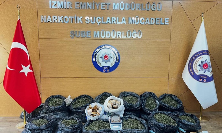 Ayrıntılar Netleşti: İzmir merkezli 2 ilde uyuşturucu operasyonunda 12 şüpheli yakalanarak gözaltına sevk edil