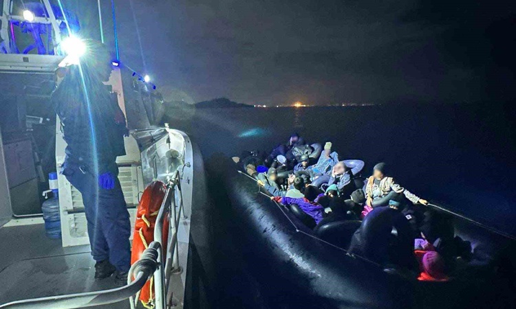 Ayrıntılar Netleşti: İzmir'de Sahil Güvenlik operasyonlarında 111 düzensiz göçmen yakalandı ve Merak Edilenler