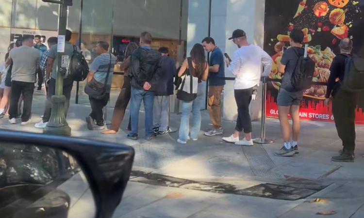 Ayrıntılar Netleşti: iPhone almaya gidenler kasada şaşkına döndü! Ticaret Bakanlığı harekete geçti ve Merak Ed