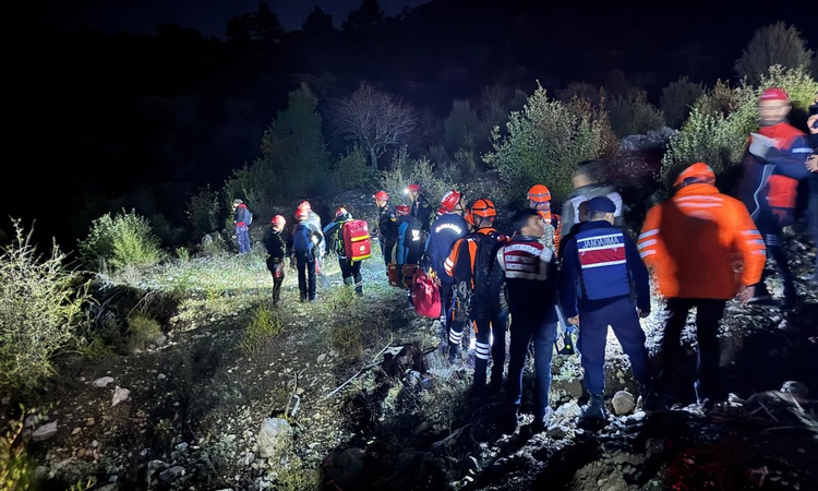 Ayrıntılar Netleşti: Isparta Sütçüler'deki Yazılı Kanyon'da mahsur 13 kişiden 3'ü kurtarıldı, 1 kişi öldü ve M