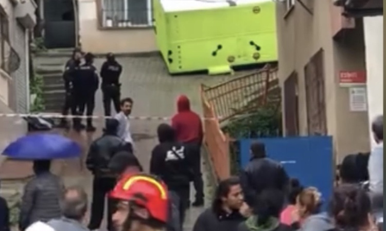 Ayrıntılar Netleşti: Kağıthane'de intihar girişiminde bulunan adamı polis 45 dakikada ikna etti - Son Dakika B