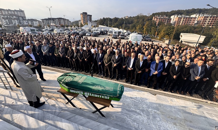 Ayrıntılar Netleşti: Kalp kriziyle 61 yaşında hayatını kaybeden Prof. Dr. Şamandar toprağa verildi