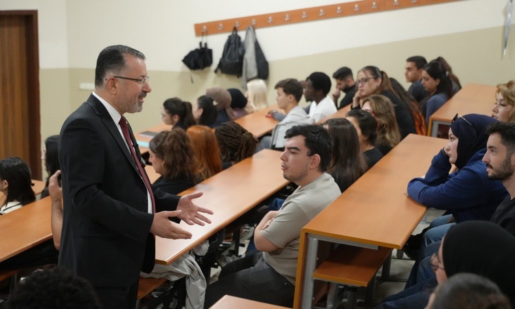 Ayrıntılar Netleşti: Karabük Üniversitesi Rektörü Kırışık, ilk derste 'Terörsüz Türkiye' hedefini anlattı