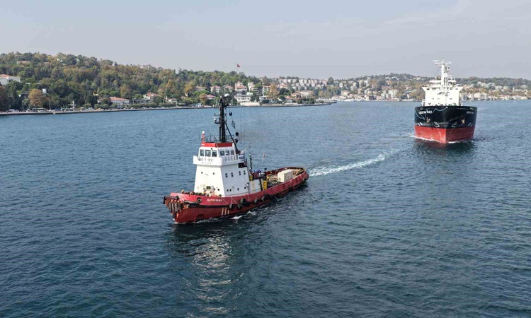 Ayrıntılar Netleşti: Karadeniz'de saldırıya uğrayan iki gemi İstanbul Boğazı'ndan Yalova'ya sevk edildi ve Mer
