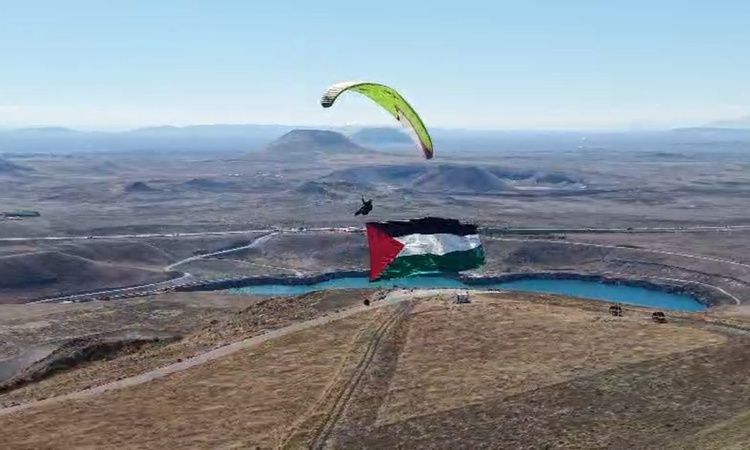 Ayrıntılar Netleşti: Karapınar Doğa ve Uçuş Sporları Başkanı Ulutaş, paraşütle Filistin bayrağı açtı - Son Dak