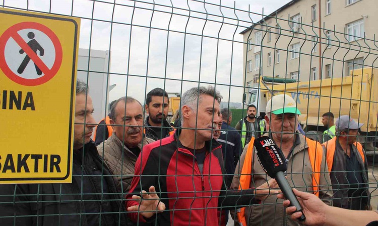 Ayrıntılar Netleşti: Kayseri'de 2 aydır maaş alamadığını iddia eden işçiler Kartal Kavşağı'nda iş bıraktı | İş