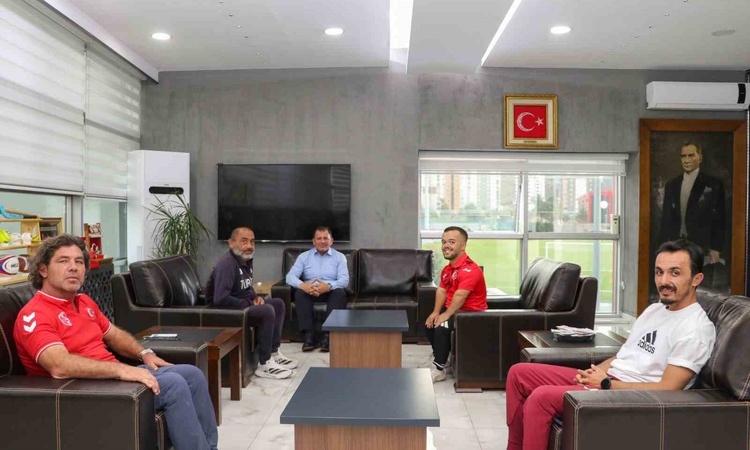 Ayrıntılar Netleşti: Kayseri'de halterci Çağdaş Kaya, Dünya Şampiyonası öncesi İl Müdürü'nü ziyaret etti - Son