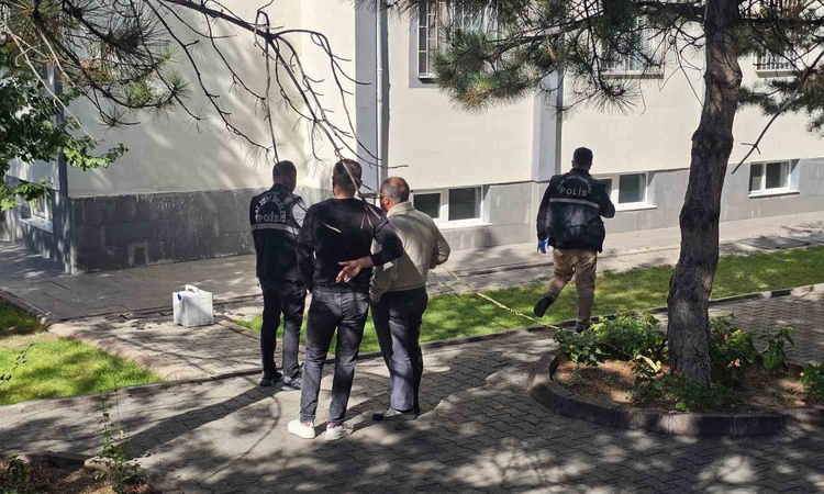 Ayrıntılar Netleşti: Kayseri Kocasinan'da 10 katlı apartmanın 3. katından düşen genç kız ağır yaralandı ve Mer