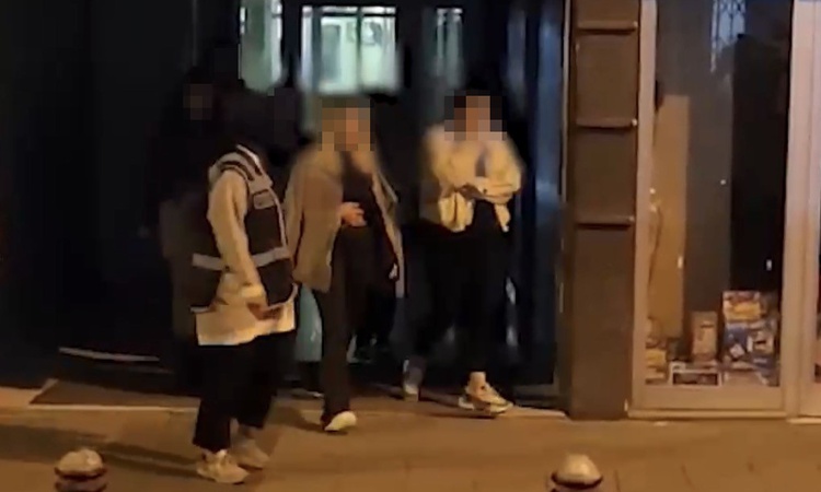 Ayrıntılar Netleşti: Kayseri'de masaj salonu operasyonunda 12 şüpheli yakalandı, 10'u hakkında tutuklama karar